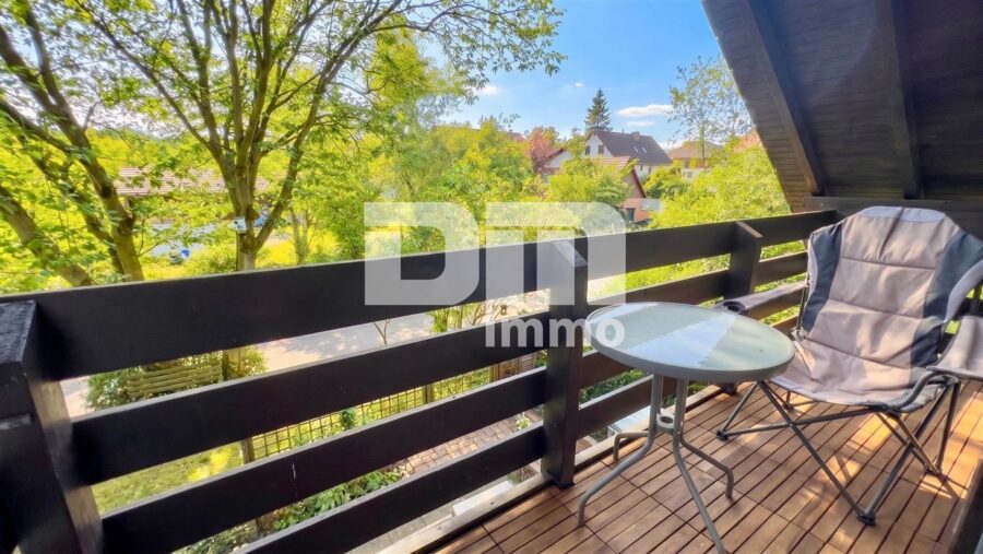 Großzügiges Mehrgenerationenhaus mit variabler Nutzung in begehrter Randlage inkl. 3er Carport - DG WE2 Loggia